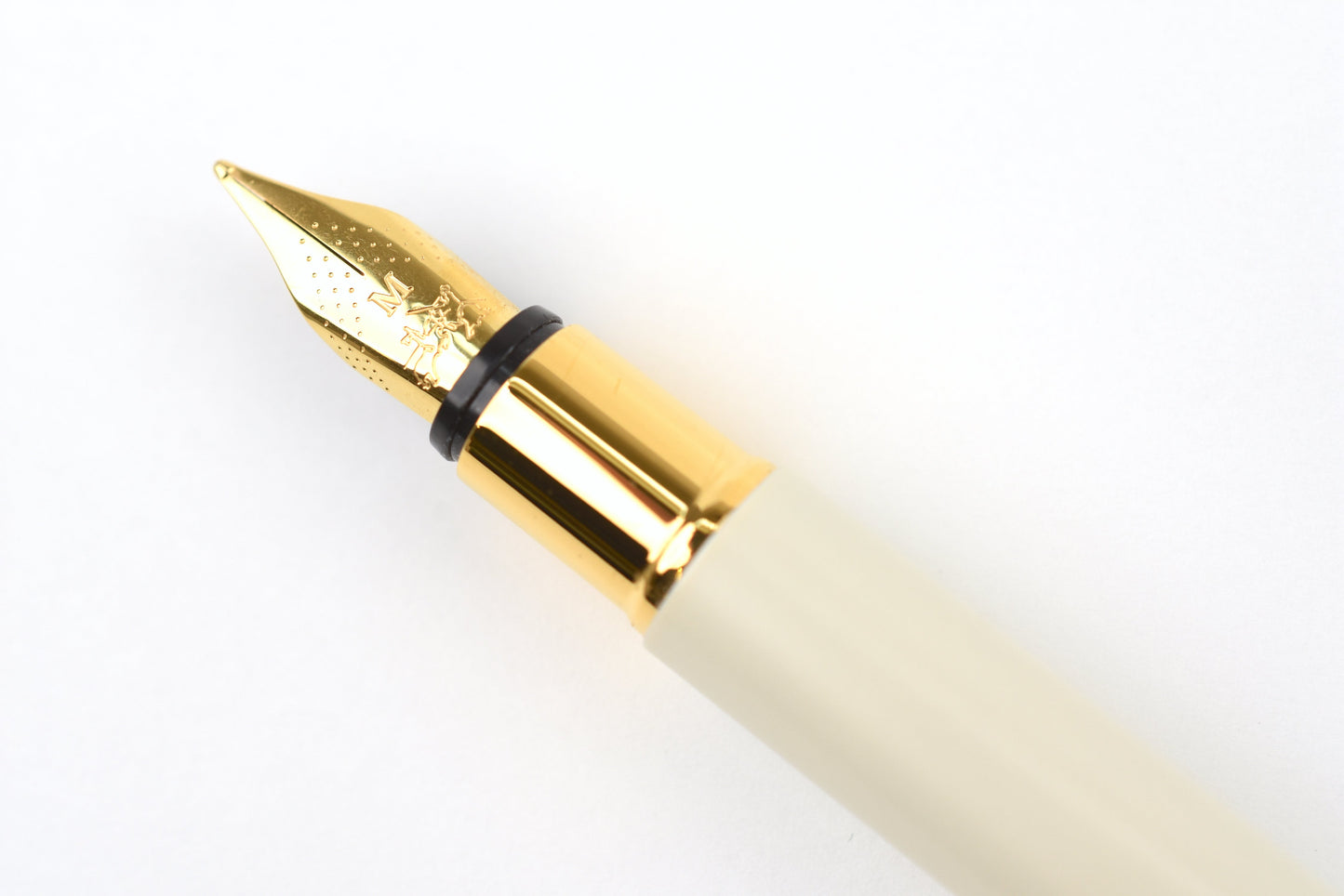 Faber-Castell - Design Neo Slim Gold Fountain Pen - Marshmallow - Limited Edition
